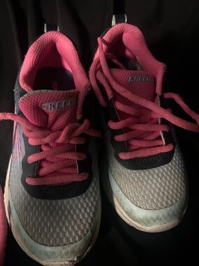 Skechers Toddler Girls Gray and Pink Athletic Trainers